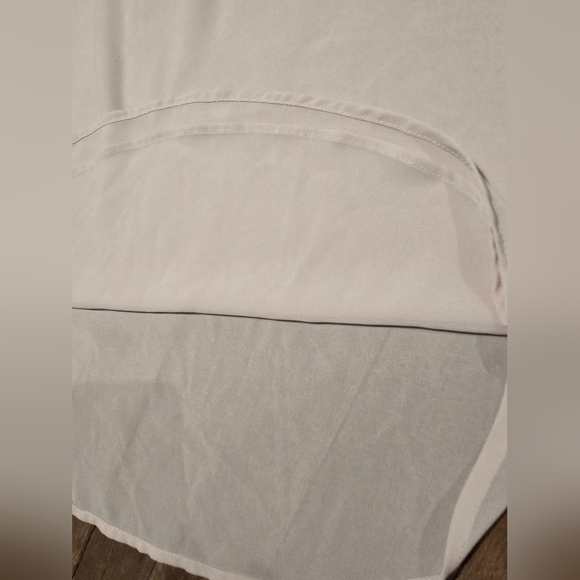 H&M | Gorgeous Flowy Blouse with a Lace Yoke, Size 6 - Picture 5 of 8